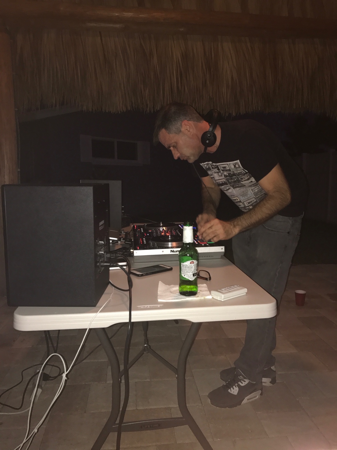 PORTABLE TABLE SET